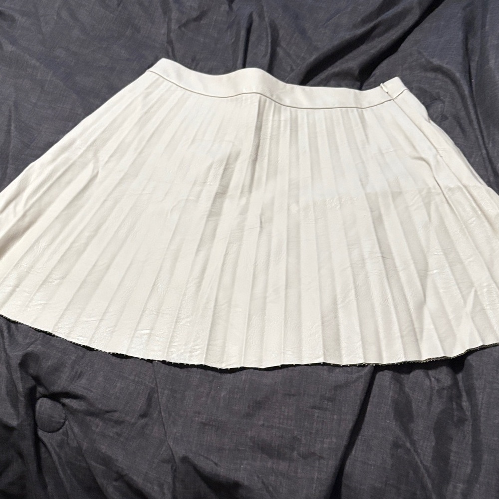 Elegant Cream Pleated Skirt